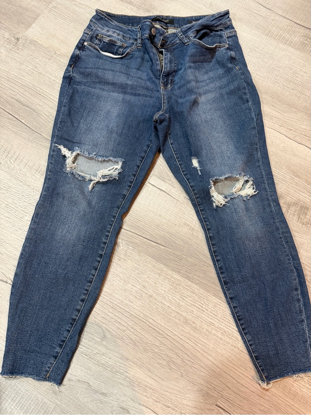 Judy Blue Distressed Dark Blue Capris